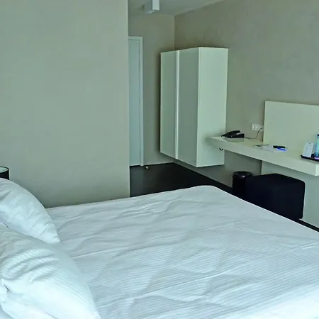 埃尊多恩弗莱彻酒店 - 餐厅 4*